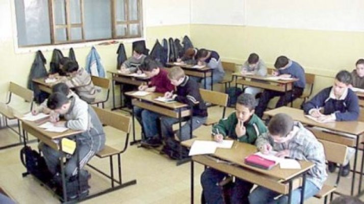 Elevii şi preşcolarii încep luni cursurile semestrului II